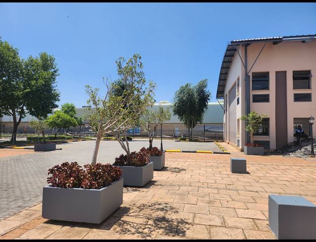 697M² OFFICE TO LET IN RANDJESPARK